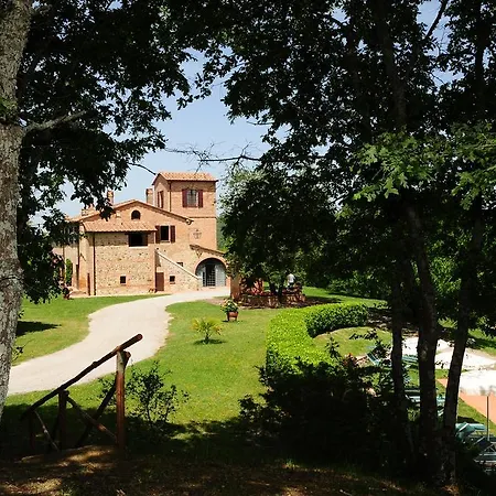 Chieteno Con Piscina E Ac- * Cetona